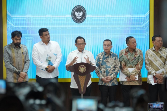 Istana Kepresidenan menegaskan tidak benar ada upaya Pemerintah Provinsi Sumatera Utara (Pemprov Sumut) untuk mencaplok empat pulau yang menjadi sengketa wilayah dengan Aceh.