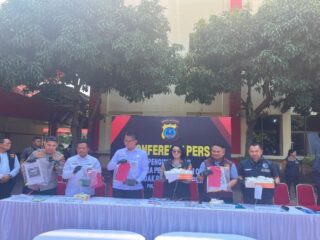 Direktorat Reserse Narkoba Polda Sumatera Utara (Poldasu) berhasil menggagalkan penyelundupan narkotika jenis sabu seberat 7,5 kilogram dari Malaysia ke Kabupaten Asahan, Indonesia. Dalam pengungkapan ini, tiga orang tersangka ditangkap, terdiri dari dua kurir lintas negara dan seorang pekerja migran ilegal (PMI).