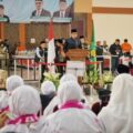 Wali Kota Medan, Rico Tri Putra Bayu Waas, menyambut kepulangan 347 jemaah haji asal Kota Medan yang tergabung dalam Kloter 9 Embarkasi Medan di Asrama Haji, Minggu (22/6/2025).