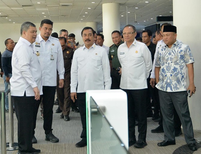 Gubernur Sumatera Utara, Bobby Nasution bersama Menteri Imigrasi dan Pemasyarakatan (Imipas), Agus Andrianto meresmikan sejumlah fasilitas pelayanan publik di Bandara Internasional Kualanamu, Kabupaten Deliserdang, Selasa (24/6/2025).