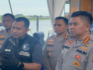 Direktur Reserse Narkoba Polda Sumut, Kombes Pol Jean Calvijn didampingi Kabid Humas, Kombes Pol Ferry Walintukan di Mako Satpolair Polres Tanjung Balai, Selasa (24/6/2025).