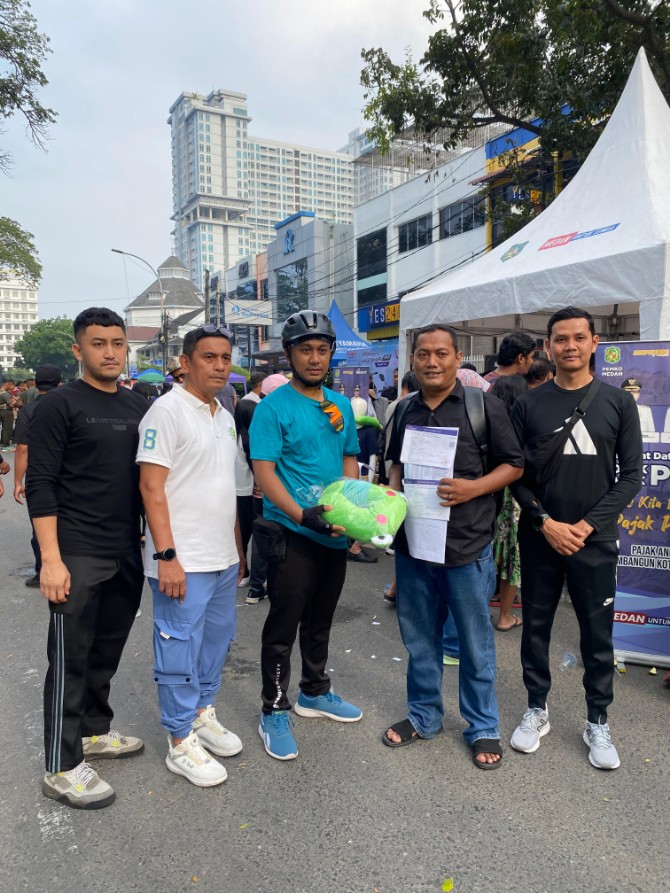 Inovasi pelayanan pajak yang digagas Pemerintah Kota Medan lewat program Pojok Pajak berhasil menghimpun Pajak Bumi dan Bangunan (PBB) sebesar Rp787.096.330 dari 526 transaksi selama pelaksanaannya di arena Car Free Day (CFD) Lapangan Merdeka. Program ini telah rutin digelar setiap Minggu pagi sejak 11 Mei 2025.