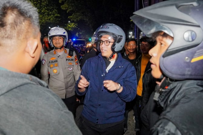 Wali Kota Medan, Rico Tri Putra Bayu Waas, turun langsung memantau keamanan kota dengan melakukan patroli malam bersama jajaran Polrestabes Medan, Rabu (25/6/2025).