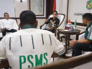 Rico Waas saat menerima audiensi manajemen PSMS di Balai Kota Medan, Kamis (26/6/2025).