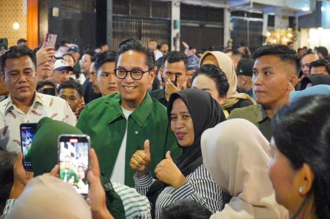 Suasana Sabtu malam (28/6/2025) di kawasan Kota Lama Medan terasa berbeda. Ribuan warga memadati Jalan A Yani hingga seputaran Lapangan Merdeka dalam ajang perdana Car Free Night (CFN) yang digelar Pemerintah Kota Medan.