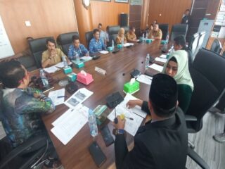 Rapat Dengar Pendapat (RDP) Komisi 4 DPRD Kota Medan dengan sejumlah Organisasi Perangkat Daerah (OPD) Pemko Medan terkait bangunan tanpa Persetujuan Bangunan Gedung (PBG), Senin (30/6/2025), berlangsung panas. Anggota dewan Komisi 4 kecewa karena perwakilan OPD yang hadir dinilai tidak kompeten dan tidak membawa data pendukung.