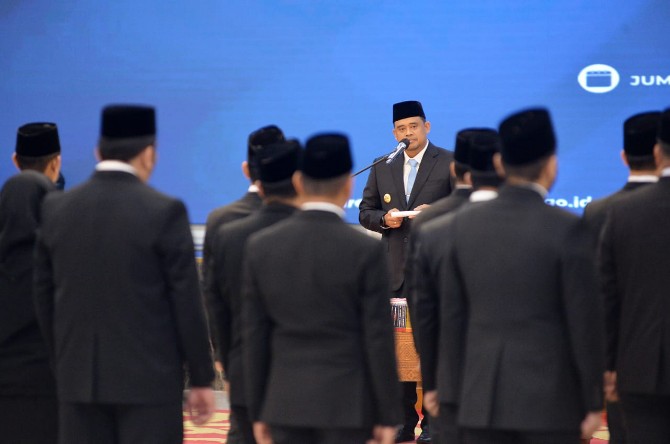 Gubernur Sumatera Utara Muhammad Bobby Afif Nasution melantik 60 pejabat administrator dan pengawas di lingkungan Pemerintahan Provinsi Sumut.
