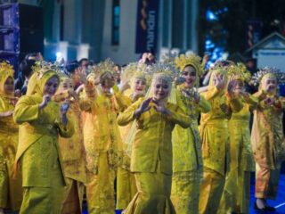 Perayaan Hari Jadi ke-435 Kota Medan dimeriahkan dengan penyelenggaraan Colorful Medan Night Carnival 2025, Sabtu malam (5/7/2025), yang berlangsung semarak dan penuh antusiasme masyarakat