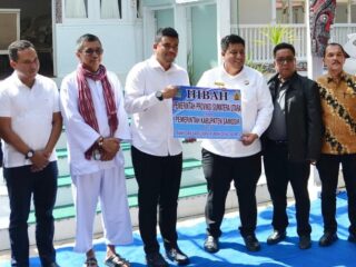 Pemprov Sumut Serahkan Aset Rumah Dinas Bupati ke Pemkab Samosir, Vandiko: Ini yang Dicita-citakan Masyarakat Selama 21 Tahun