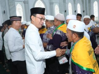 Sebanyak 174 jamaah haji asal Kabupaten Tapanuli Selatan (Tapsel), yang tergabung dalam Kloter 20 tiba kembali di tanah air dengan selamat, Minggu (6/7/2025).