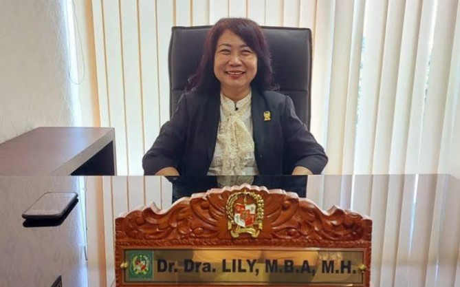 Dr. Dra. Lily