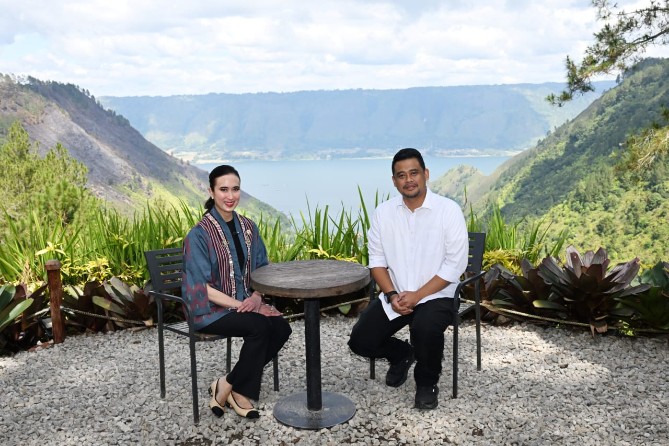 Menteri Pariwisata Republik Indonesia, Widiyanti Putri Wardhana, bersama Gubernur Sumatera Utara, Muhammad Bobby Afif Nasution