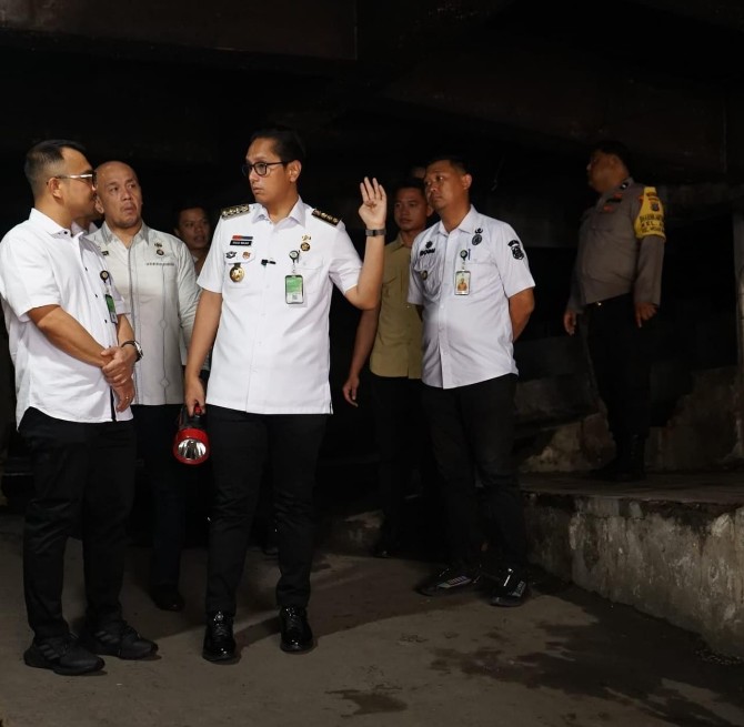 Wali Kota Medan, Rico Tri Putra Bayu Waas, meninjau langsung aset milik Pemerintah Kota (Pemko) Medan berupa gedung eks Perisai Plaza yang terletak di Jalan Pemuda, Kecamatan Medan Maimun, Rabu (9/7/2025).
