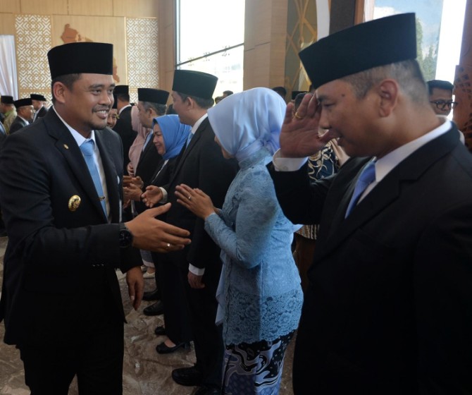 Gubernur Sumatera Utara Muhammad Bobby Afif Nasution melantik enam pejabat eselon II di lingkungan Pemprov Sumut. Pada kesempatan ini, Bobby Nasution kembali menekankan soal loyalitas.