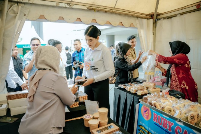 Ketua Dewan Kerajinan Nasional Daerah (Dekranasda) Sumatera Utara, Kahiyang Ayu, bersama seluruh Ketua Dekranasda dari berbagai provinsi di Indonesia melakukan kunjungan ke Ibu Kota Nusantara (IKN), Kamis (10/7/2025).