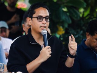 Rico Waas Serap Aspirasi Warga Medan Amplas di Pinggir Sungai Denai