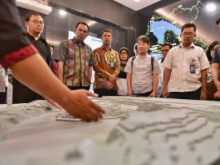 Asesor UNESCO, Soo Jae Lee, melakukan kunjungan intensif ke sejumlah lokasi geosite di kawasan Danau Toba dalam rangka pra-revalidasi Geopark Kaldera Toba.