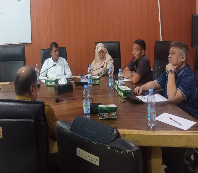 Rapat dengar pendapat (RDP) bersama Bapenda dan Satpol PP Medan di ruang Komisi 3 DPRD Kota Medan, Senin (14/7/2025).