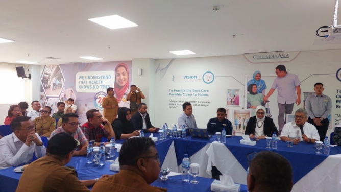 Komisi 4 DPRD Kota Medan mendorong Rumah Sakit Colombia Asia Aksara di Jalan Letda Sujono, Kecamatan Medan Tembung, agar segera membuka layanan bagi peserta program Universal Health Coverage Jaminan Kesehatan Medan Berkah (UHC JKMB).