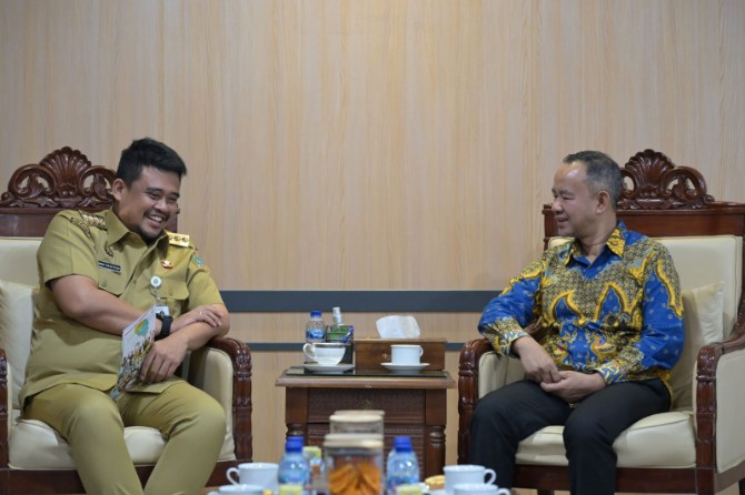 Gubernur Sumatera Utara (Sumut), Muhammad Bobby Afif Nasution, bersama Ombudsman RI Perwakilan Sumut membahas upaya peningkatan pelayanan kesehatan, pendidikan, dan layanan publik yang langsung menyentuh kebutuhan masyarakat.