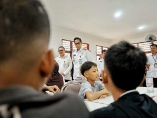 Wali Kota Medan, Rico Tri Putra Bayu Waas, mengingatkan para siswa Sekolah Rakyat Kota Medan untuk giat belajar demi meraih cita-cita dan menjadi pribadi sukses di masa depan.
