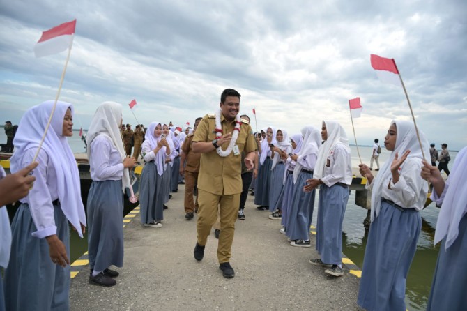 Gubernur Sumatera Utara Bobby Afif Nasution menegaskan pihaknya akan berkolaborasi dengan Pemkab Langkat dalam membangun puskesmas rawat Inap di Desa Pulau Kampai, Kecamatan Pangkalan Susu, Kabupaten Langkat.