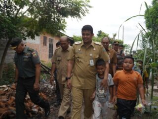 Gubernur Sumatera Utara, Bobby Afif Nasution, melakukan kunjungan kerja ke Desa Pulau Kampai, Kecamatan Pangkalan Susu, Kabupaten Langkat, Senin (21/7/2025).