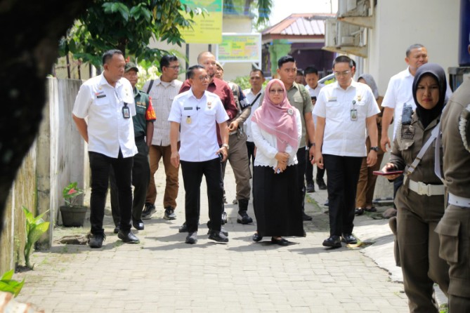 Wakil Wali Kota Medan Zakiyuddin Harahap meninjau langsung layanan kesehatan di wilayah Kecamatan Medan Deli, Rabu (23/7/2025).