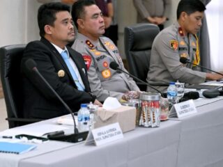 Gubernur Sumatera Utara (Sumut) Muhammad Bobby Afif Nasution turut menyaksikan peluncuran logo dan tema Hari Ulang Tahun (HUT) ke-80 Republik Indonesia yang disiarkan langsung melalui zoom meeting dari Istana Negara, Rabu (23/7/2025).