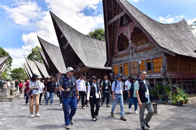 Memasuki hari kedua revalidasi UNESCO Geopark Kaldera Toba, tim asesor meninjau sejumlah geosite yang ada di Samosir.