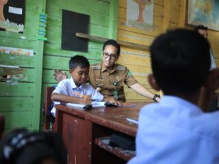 Wali Kota Medan, Rico Tri Putra Bayu Waas, memberikan perhatian khusus terhadap kondisi Sekolah Dasar Negeri (SDN) 068009 yang berada di Kampung Nelayan Belawan, Kelurahan Belawan I, Kecamatan Medan Belawan.