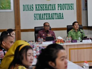 Sekretaris Daerah Provinsi Sumatera Utara (Sekdaprov Sumut), Togap Simangunsong, menegaskan pentingnya Dinas Kesehatan Provinsi Sumut untuk menjadikan sejumlah program kesehatan nasional sebagai prioritas kerja. Hal ini disampaikan saat kunjungan kerjanya ke Kantor Dinas Kesehatan Sumut di Jalan HM Yamin, Medan, Kamis (31/7/2025).