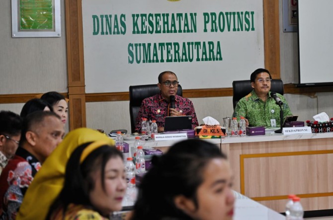 Sekretaris Daerah Provinsi Sumatera Utara (Sekdaprov Sumut), Togap Simangunsong, menegaskan pentingnya Dinas Kesehatan Provinsi Sumut untuk menjadikan sejumlah program kesehatan nasional sebagai prioritas kerja. Hal ini disampaikan saat kunjungan kerjanya ke Kantor Dinas Kesehatan Sumut di Jalan HM Yamin, Medan, Kamis (31/7/2025).