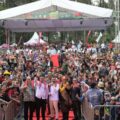 Gubernur Sumatera Utara, Bobby Nasution, disambut meriah oleh puluhan ribu warga saat membuka Festival Bunga dan Buah Tanah Karo 2025 di Berastagi, Kamis (31/7).
