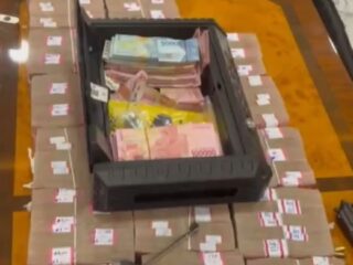 KPK Sita Senjata Api dan Uang Rp2,8 Miliar dari Rumah Kadis PUPR Sumut
