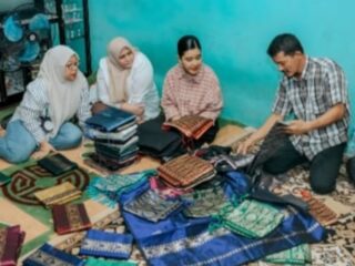 Kahiyang Ayu Borong Songket Asahan, Angkat Martabat Warisan Budaya Lokal ke Panggung Nasional