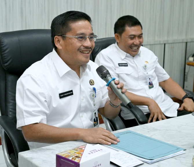 Pemprov Sumut menetapkan target ambisius. Seluruh kabupaten dan kota wajib menghentikan praktik pengelolaan sampah terbuka (open dumping) paling lambat 2026.