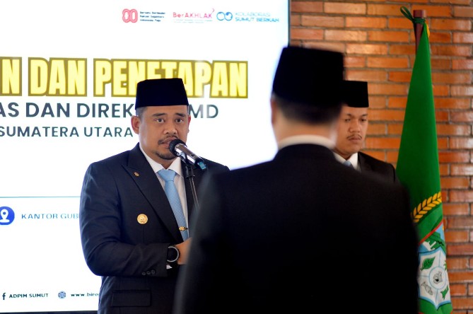 Gubernur Sumatera Utara Bobby Afif Nasution melantik Dewan Pengawas (Dewas) Perusahaan Daerah Aneka Industri dan Jasa (PD AIJ), serta dua orang Direksi Perudahaan Umum Daerah (Perumda) Tirtanadi. Pelantikan berlangsung di Anjungan Lantai 9, Kantor Gubernur Sumut, Jalan Pangeran Dipengoro Nomor 30 Medan, Jumat (8/8/2025).