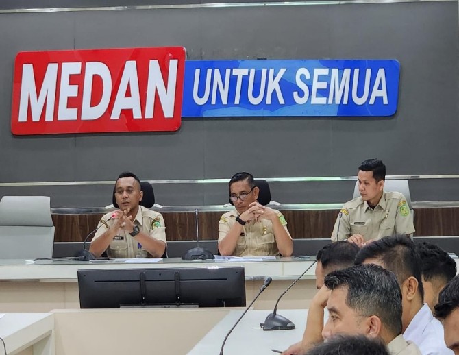 Rapat evaluasi penerimaan PBB di Kantor Bapenda Kota Medan, Senin (11/8/2025).