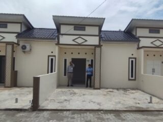 Pegawai Unit Usaha Syariah Bank Sumut melakukan survei kualitas perumahan yang akan didanai melalui fasilitas KPR Sejahtera Syariah Tapak FLPP