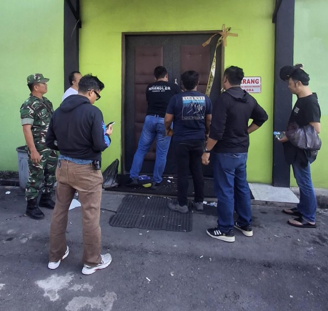 Direktorat Reserse Narkoba Polda Sumatera Utara menggerebek Cafe Duku Indah (CDI) yang berlokasi di Jalan Salang Tunas, Desa Namo Rube Julu, Kecamatan Kutalimbaru, Kabupaten Deliserdang, pada Minggu (12/8/2025) dini hari.