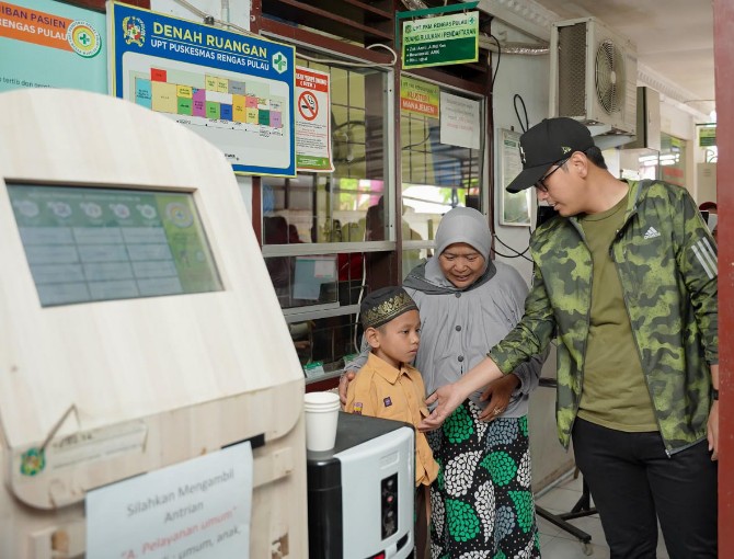 Wali Kota Medan, Rico Tri Putra Bayu Waas, meninjau Puskesmas Rengas Pulau di Jalan Marelan V, Sabtu (16/8/2025).