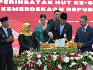 Malam Resepsi Kenegaraan Peringatan Hari Ulang Tahun (HUT) ke-80 Kemerdekaan Republik Indonesia di Aula TRN, Rumah Dinas Gubernur, Jalan Sudirman Nomor 41, Medan, Minggu (17/8/2025).