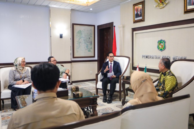 Kunjungan Deputi Bidang Tata Lingkungan dan Sumber Daya Alam Berkelanjutan Kementerian Lingkungan Hidup di Balai Kota, Selasa (19/8/2025).