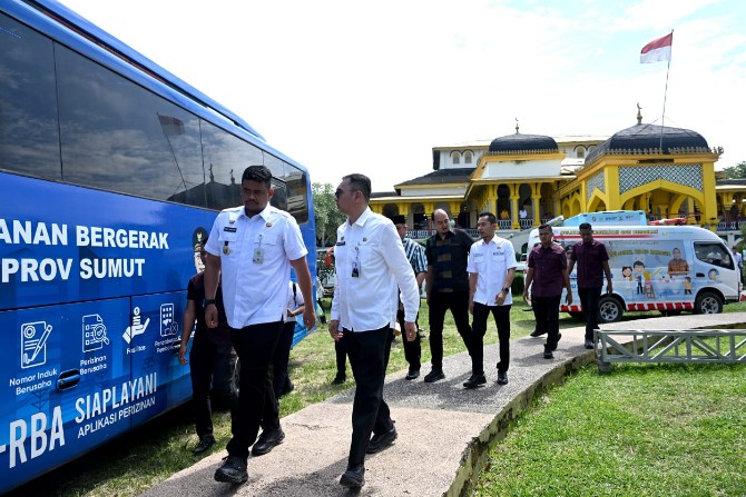 Bobby Nasution saat membuka Pekan Inovasi Investasi Sumatera Utara (PIISU) 2025 dan Peringatan Hari Indonesia Menabung di Halaman Istana Maimon Medan, Rabu (20/8/2025).