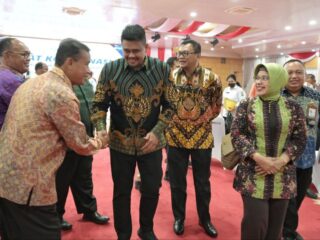 Rapat Koordinasi (Rakor) Pembangunan Ekonomi Makro, Gubernur Bobby Nasution, bersama Badan Pusat Statistik (BPS) dan Perum Bulog, di Aula Tengku Rizal Nurdin, Rumah dinas Gubernur, Jalan Jenderal Sudirman Nomor 41 Medan, Rabu (20/8/2025) malam.