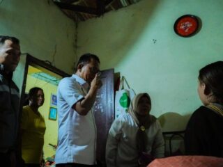 Wakil Walikota Medan Zakiyuddin Harahap merespons cepat laporan warga dengan mendatangi langsung kediaman korban kekerasan dan pelecehan seksual di Jalan Menteng, Medan, Rabu (20/8/2025) malam.