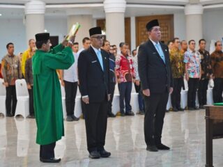 Gubernur Sumatera Utara Muhammad Bobby Afif Nasution melantik dan mengambil sumpah jabatan dua Pejabat Pimpinan Tinggi Pratama (Eselon II) di Lingkungan Pemprov Sumut.