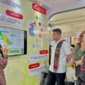 Gubernur Sumatera Utara (Sumut), Muhammad Bobby Afif Nasution meninjau stan SKK Migas Sumbagut-KKKS Wilayah Sumut di Pekan Inovasi dan Investasi Sumut 2025 (PIIS) di Istana Maimum, Rabu (20/8/2025). 
