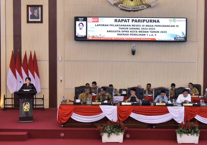 Suasana sidang paripurna DPRD Medan dengan agenda penyampaian hasil reses anggota DPRD Medan dari daerah pemilihan 1 sampai 5 di Gedung DPRD Medan, Senin (25/8/2025)